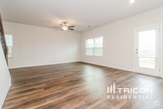 Building Photo - 2977 McKenzie Dr