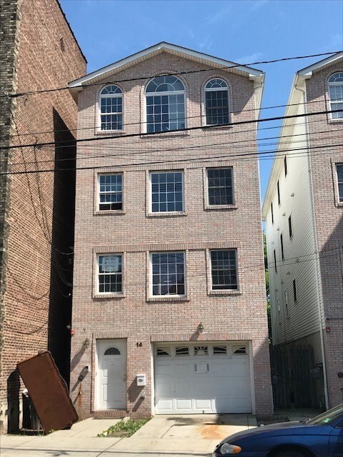 Primary Photo - 14 Bergen Ave