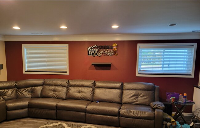 Building Photo - 119 Robyn Dr