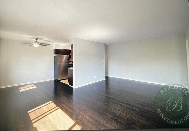 Foto del edificio - 7541 N Winchester Ave