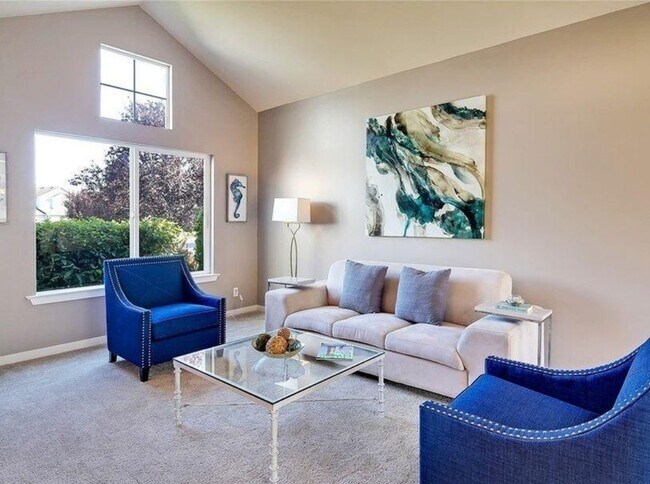 Formal Living - 1107 167th St SW