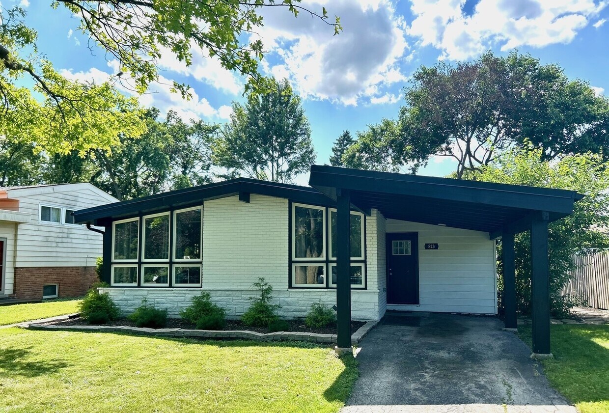 Foto principal - 823 Leclaire Ave
