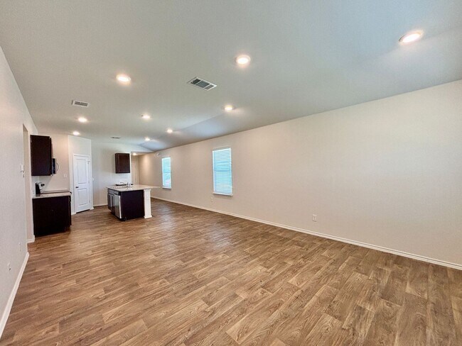 Foto del edificio - Welcome home to this Charming smart home f...
