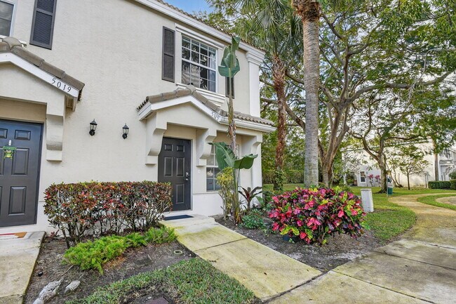 Foto del edificio - 5015 Palmbrooke Cir