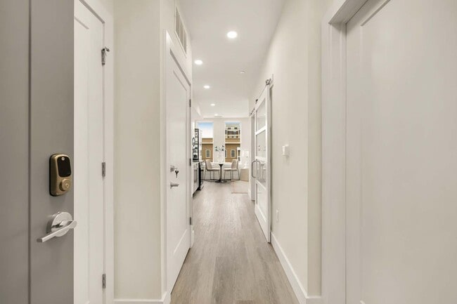 Building Photo - Calloway