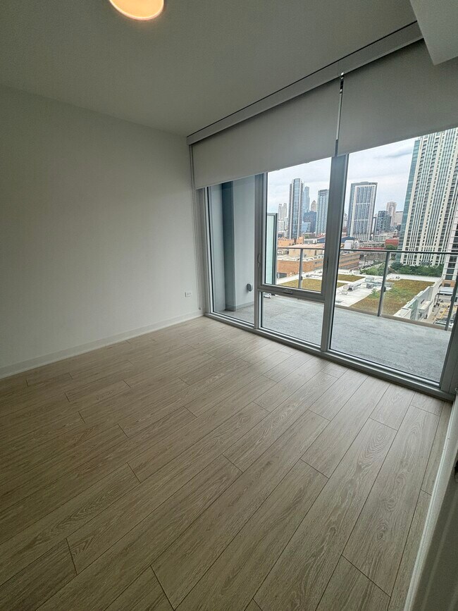 Building Photo - 740 W Fulton St