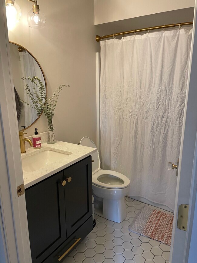 Fully renovated bathroom - 400 N 1st St