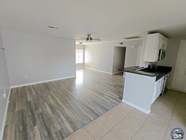Building Photo - 1190 Ocotillo Dr