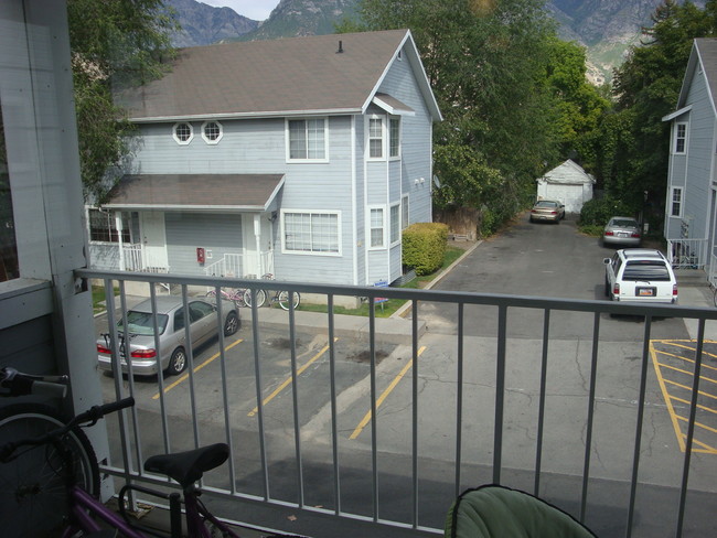 Balcony with storage closet - 62 W 700 N