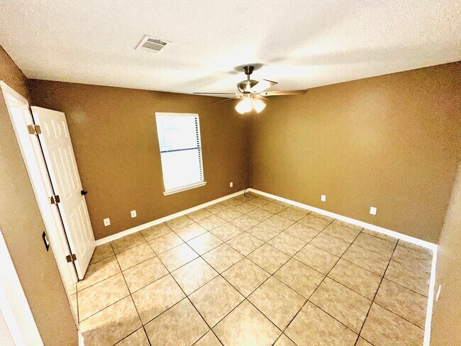 Foto del edificio - 622 Woodsman Dr