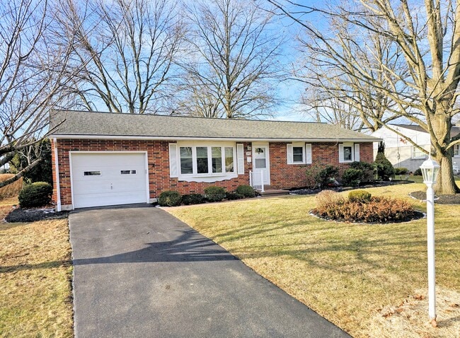 Foto del edificio - 1007 Lilac Ln