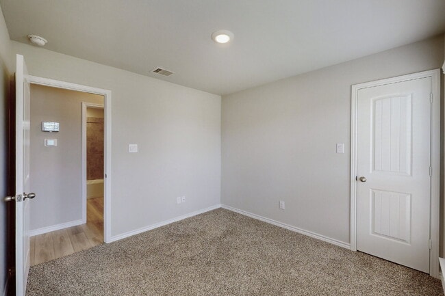 Building Photo - "Charming 3-Bed, 2-Bath Home in Bryan, TX!"