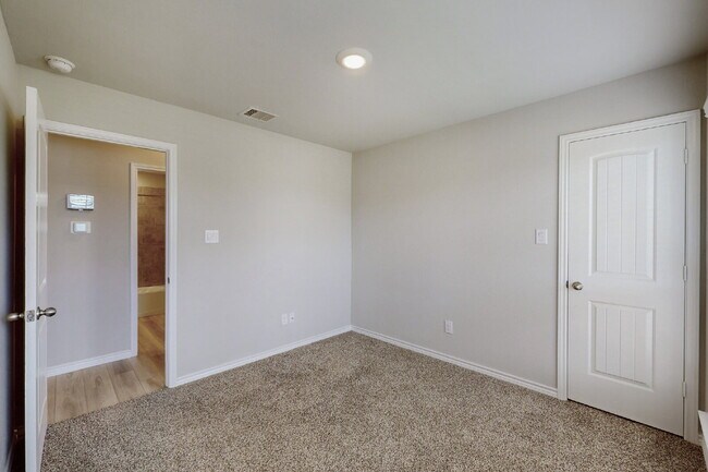 Foto del edificio - "Charming 3-Bed, 2-Bath Home in Bryan, TX!"