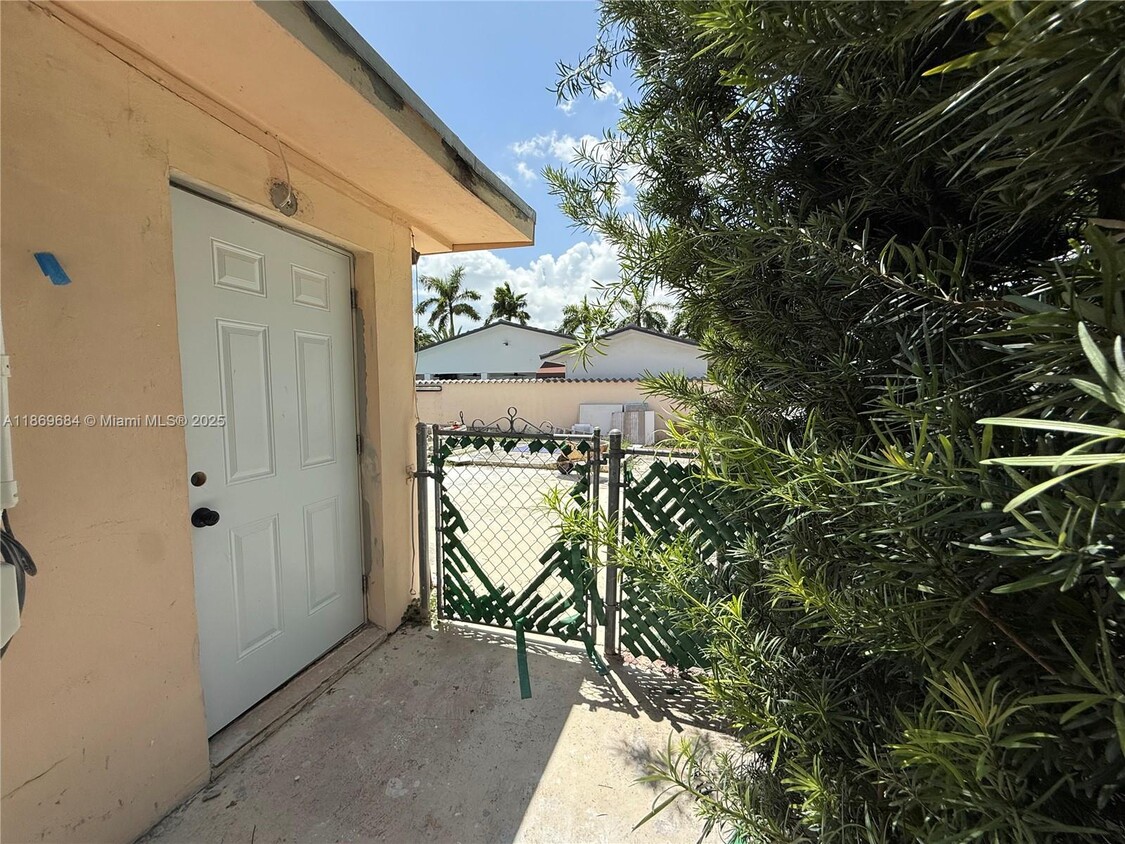 Foto principal - 9824 SW 26th Terrace