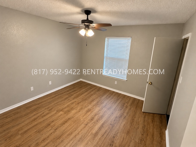 Foto del edificio - 208 Oak Meadow Ln