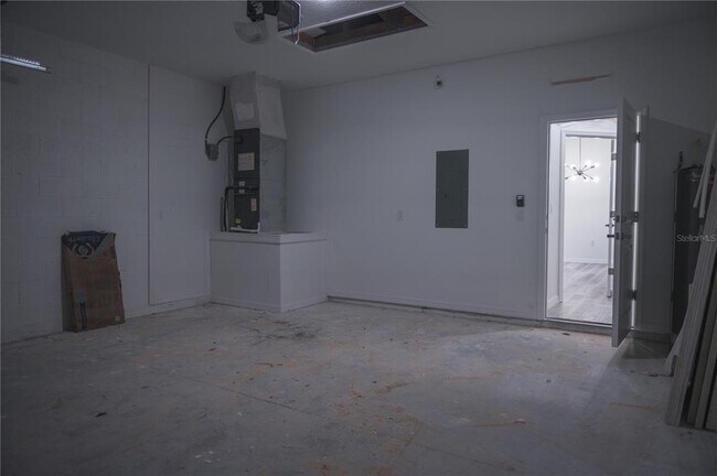 Building Photo - 10034 N Darwin Way