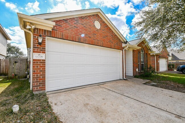 Foto del edificio - 9039 Martin Heights Dr