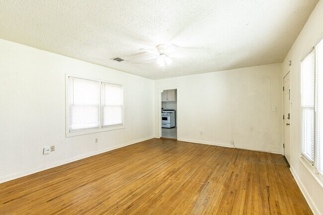Foto del edificio - Charming & Cozy 2-Bedroom Oasis