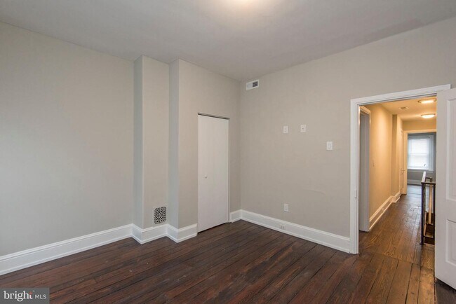 Building Photo - 626 S 26th St
