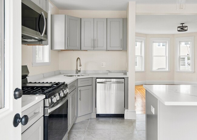 Building Photo - 57 Yale St