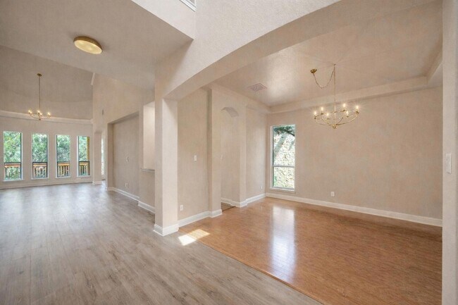 Foto del edificio - 3912 Coopers Hawk Cove