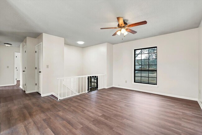 Foto del edificio - Spacious 4 Bed / 2 Bath Home