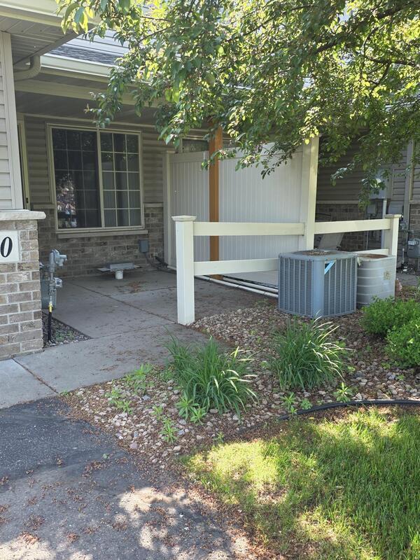 Building Photo - 860 Independence Dr