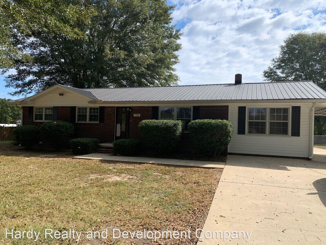 4 br, 2.5 bath House 720 Lake Creek Road House Rental in Cedartown
