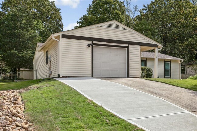 Building Photo - 1607 Burnley Dr