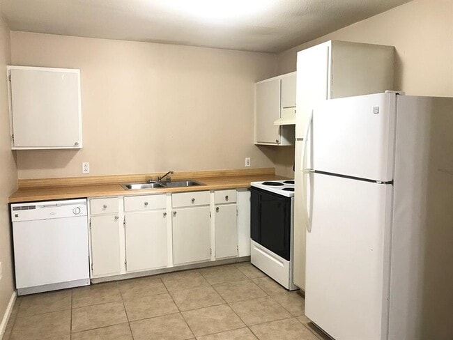Building Photo - 21333 W Knox Dr