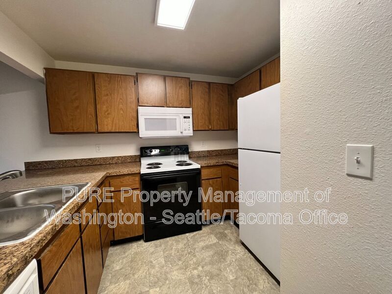 653 Myrtine St Unit B, Enumclaw, WA 98022 Condo for Rent in Enumclaw, WA