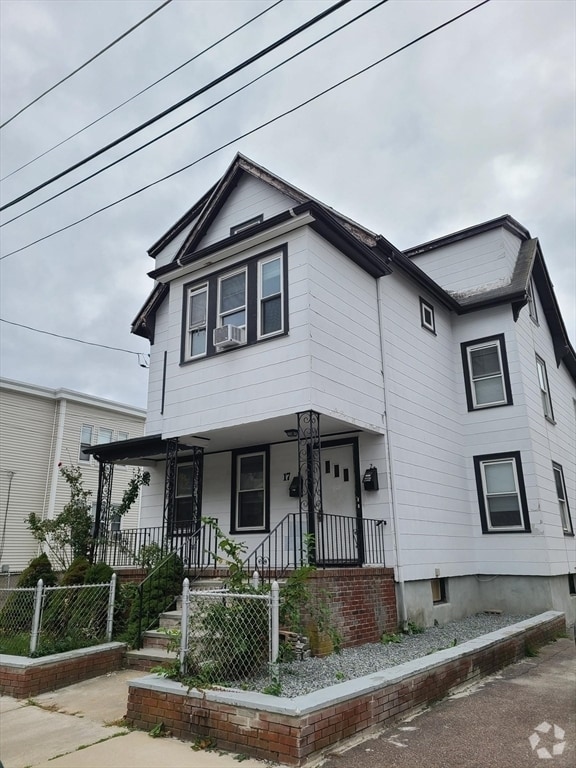 Building Photo - 17 Stearns St