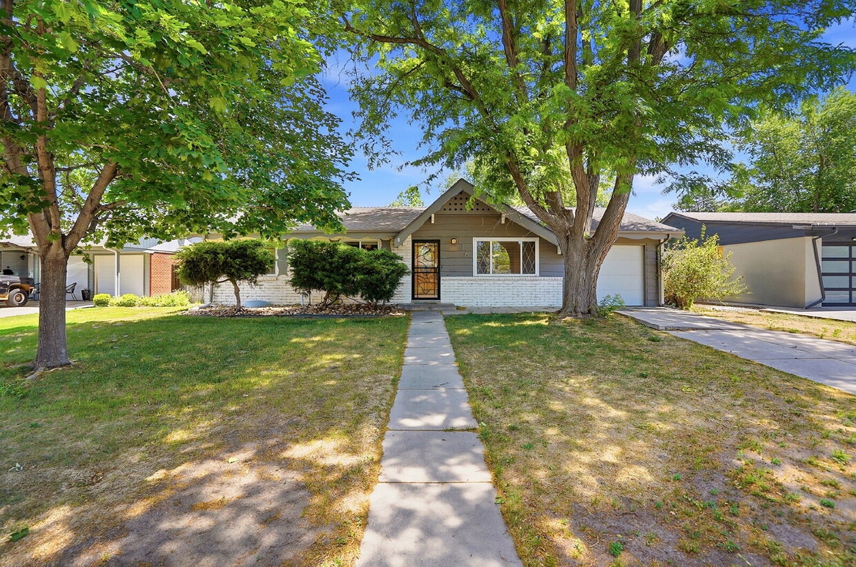 $2,940.95, 4 Beds - 1 Bath, Single Family Home in Denver with Washer and Dryer! - $2,940.95, 4 Beds - 1 Bath, Single Family Home in Denver with Washer and Dryer!