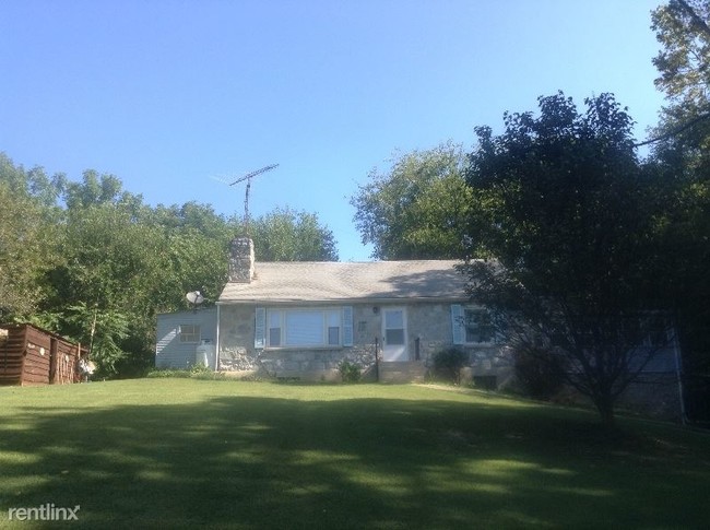 Building Photo - 3 br, 1 bath House - 5959 Iron Bridges Rd