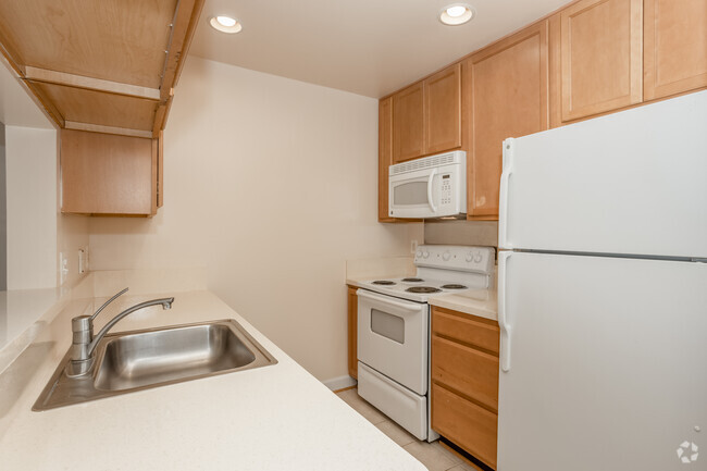 1BR, 1BA - 735SF - Columbia View