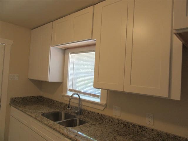 Building Photo - 6322 Parkdale Dr