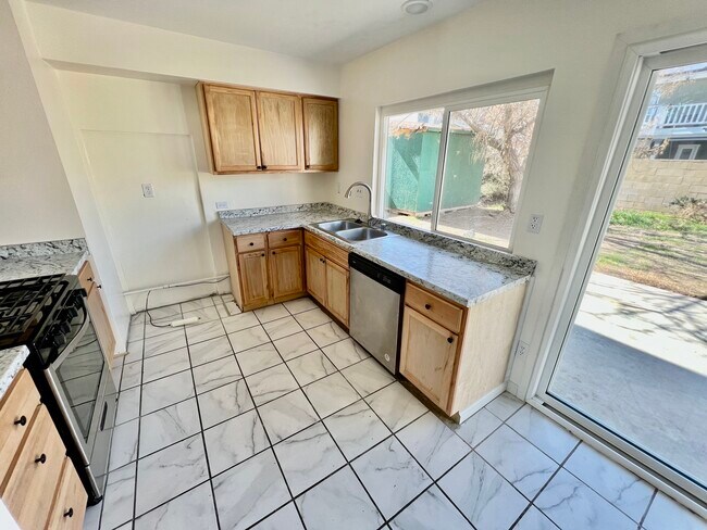 Building Photo - 37643 Cluny Ave