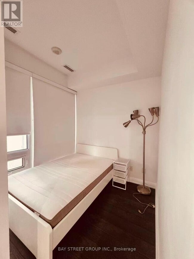 Building Photo - 42 Charles St E