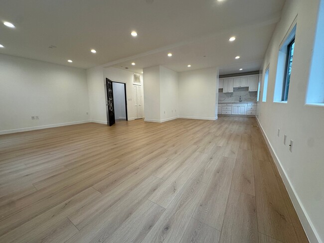 Photo - 1109 La Peer Dr Apartment