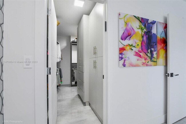 Building Photo - 9801 Collins Ave