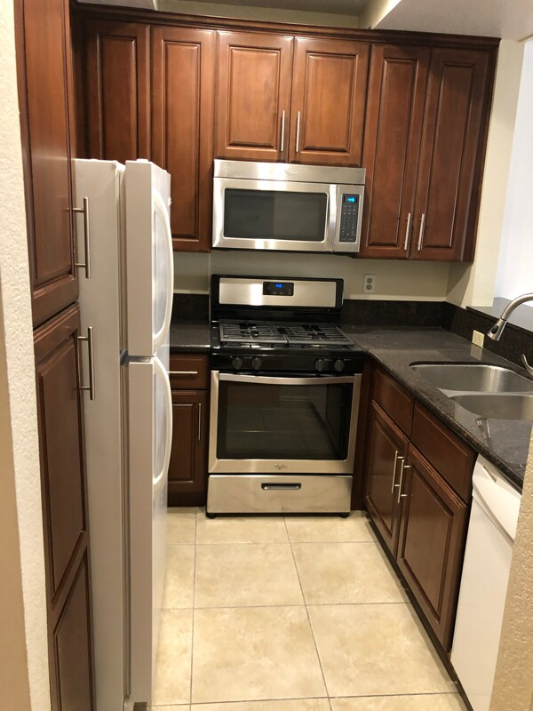 Foto del edificio - 10916 Ashton Ave