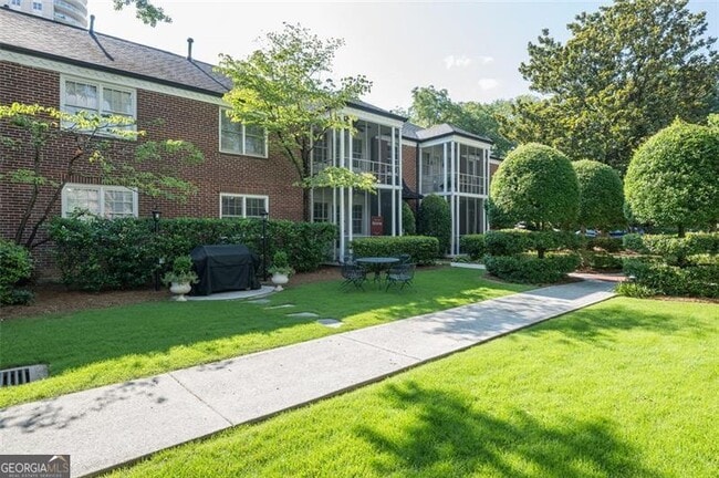 Building Photo - 55 Delmont Dr NE