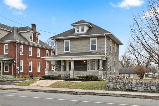 Foto del edificio - 584 W Main St