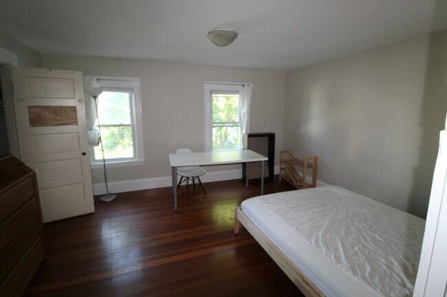 Building Photo - 86 Bromfield Rd