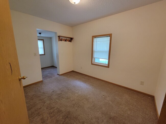 Building Photo - 321 13th Ave W
