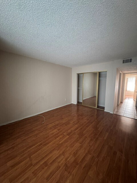 Foto del edificio - 115 E Cedar St