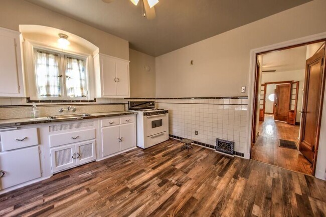 Foto del edificio - 4257A Bates St