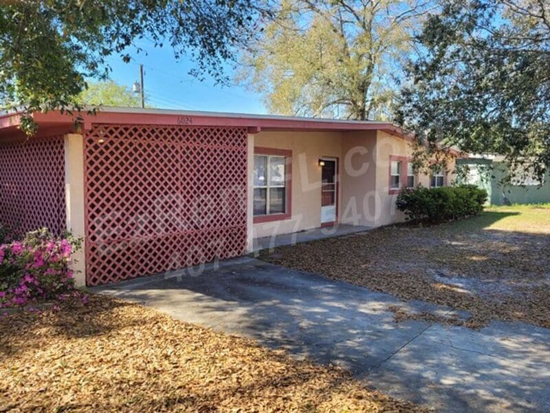 Building Photo - 6024 Oakcrest Cir