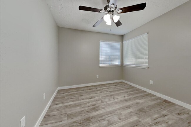 Foto del edificio - 10207 Horseshoe Bend Dr