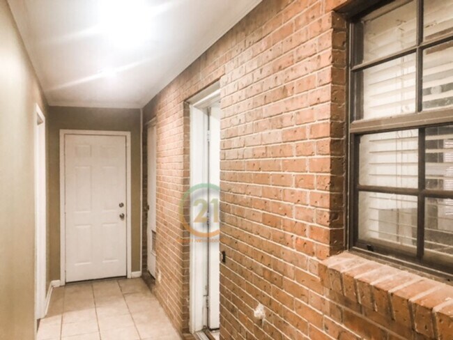 Foto del edificio - 5 Bedroom/2 Bath Home in Bellegrove Subdiv...